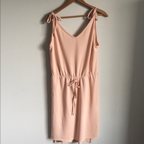 Dresses & Skirts - Light pink bow strap dress